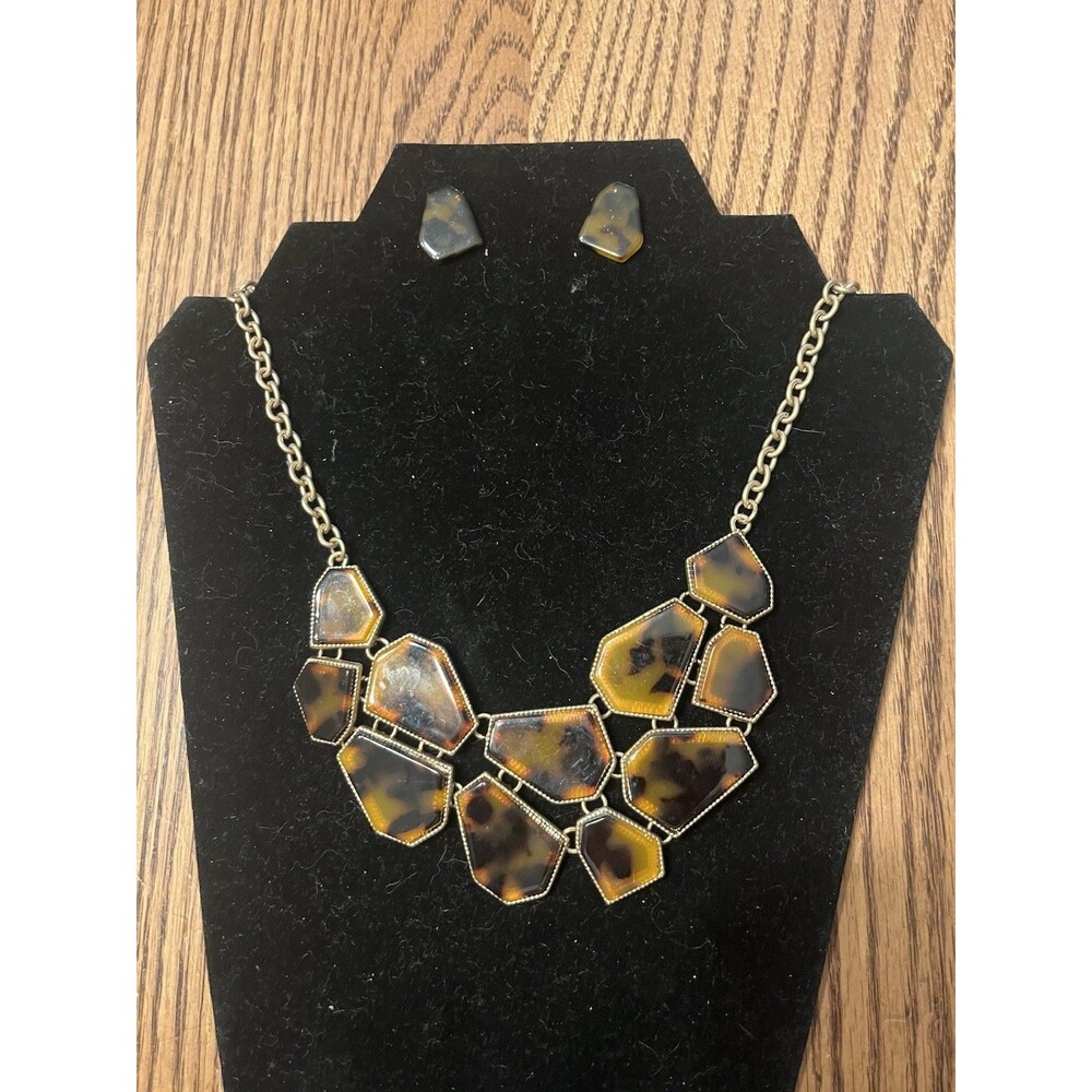 Tortoishellnecklace & earrings set with geometric faceted stones in amber & brow